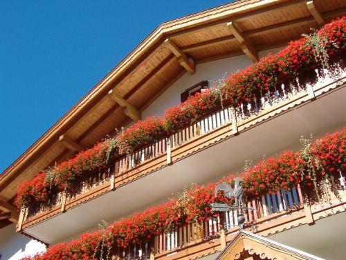 Hotel Cristallo Vigo di Fassa Exterior photo