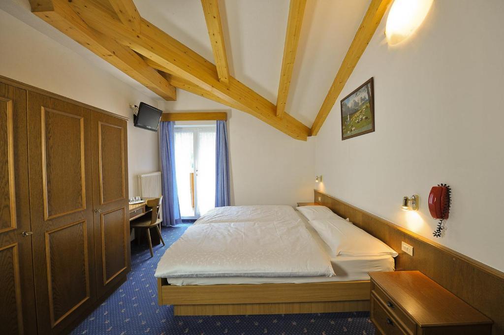 Hotel Cristallo Vigo di Fassa Room photo